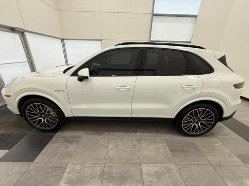 2022 Porsche Cayenne 