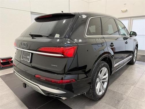 2025 Audi Q7 55 Premium