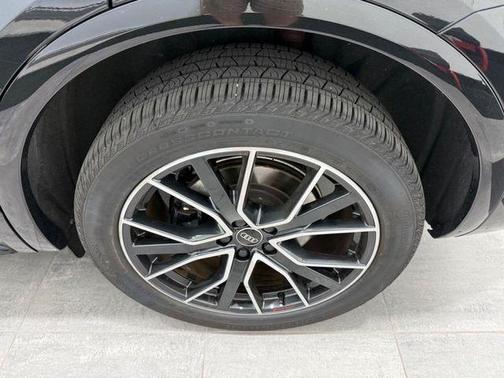 Mythos Black Metallic 2024 Audi SQ5 3.0T Prestige