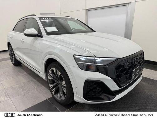 2025 Audi Q8 55 Premium