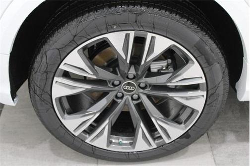 2025 Audi Q8 55 Premium