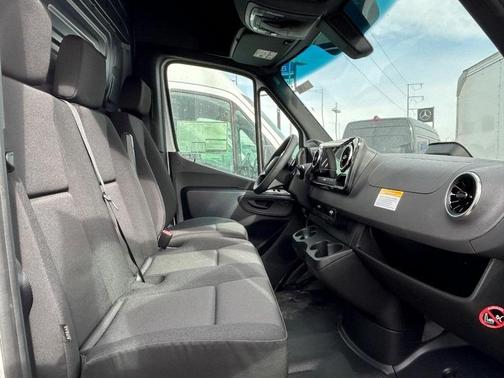 2025 Mercedes-Benz Sprinter 2500 High Roof