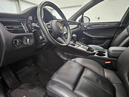 2023 Porsche Macan T