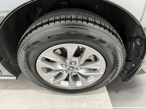 2025 Toyota Sienna LE