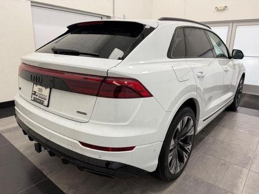 Glacier White Metallic 2026 Audi Q8 55 Premium