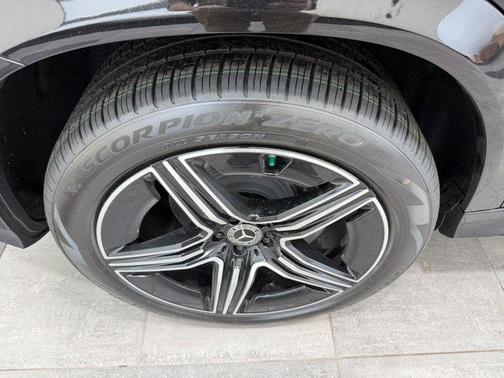 Black 2026 Mercedes-Benz GLE 450 4MATIC