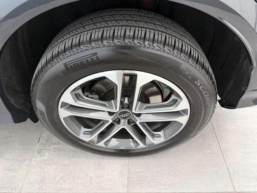 Tambora Gray Metallic 2025 Audi Q5 2.0T quattro Premium