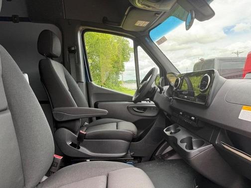 2025 Mercedes-Benz Sprinter 2500 Standard Roof
