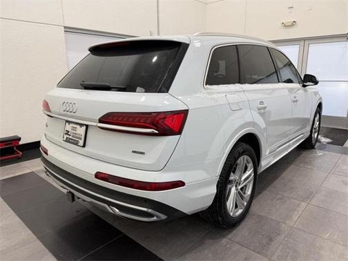 2023 Audi Q7 45 Premium