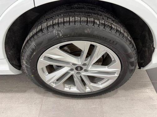 2023 Audi Q7 45 Premium