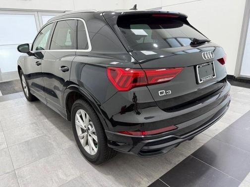 2022 Audi Q3 45 S line Premium