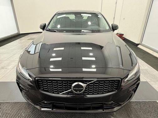 Onyx Black Metallic 2024 Volvo S60 B5 Ultimate Dark Theme