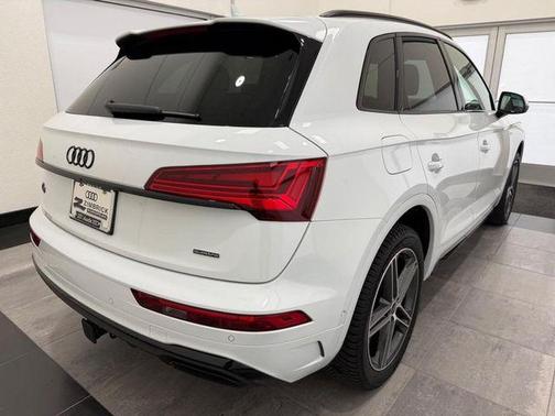 Glacier White Metallic 2023 Audi Q5 e 55 S line quattro Premium