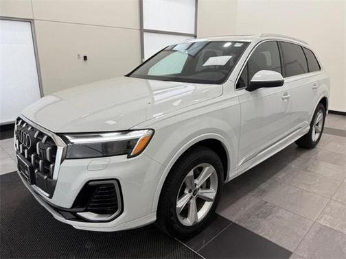 2025 Audi Q7 55 Premium