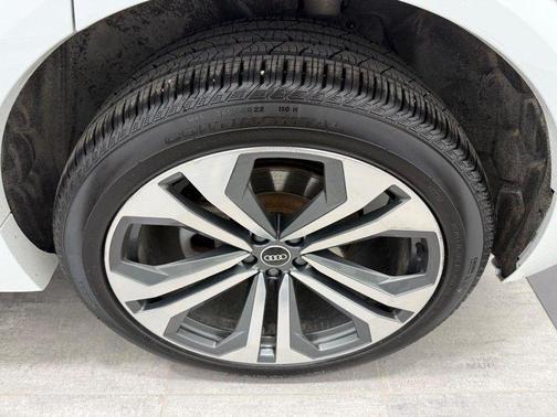 2021 Audi Q8 55 Prestige