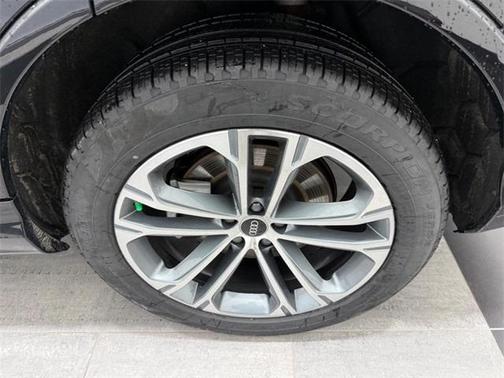 2025 Audi Q7 45 Premium