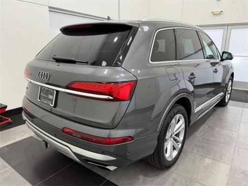 2025 Audi Q7 45 Premium