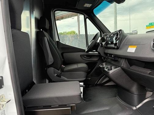 2025 Mercedes-Benz Sprinter 2500 Standard Roof