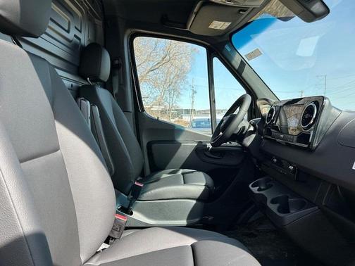 2025 Mercedes-Benz Sprinter 2500 Standard Roof