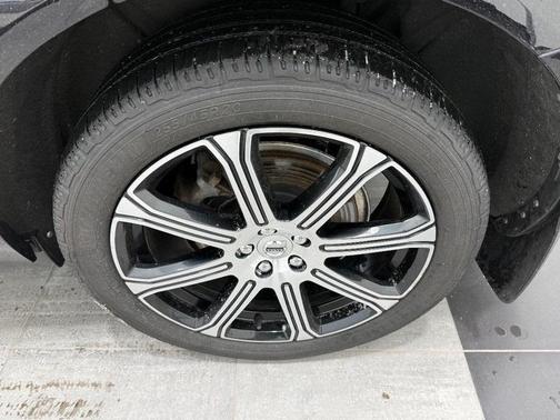 2018 Volvo XC60 Recharge Plug-In Hybrid T8 Inscription