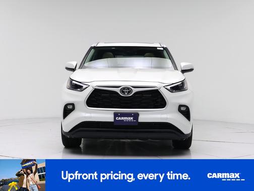 White 2022 Toyota Highlander XLE