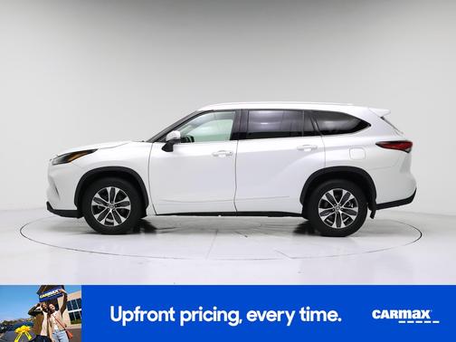 White 2022 Toyota Highlander XLE