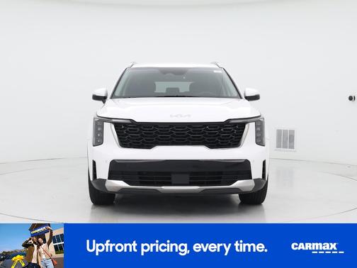 White 2024 Kia Sorento S