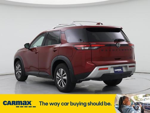 2022 Nissan Pathfinder SL