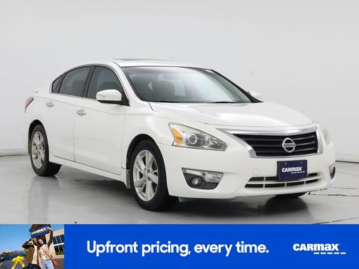 White 2014 Nissan Altima