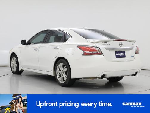 White 2014 Nissan Altima
