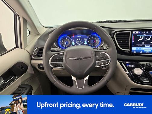 White 2023 Chrysler Pacifica Touring L