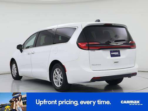 White 2023 Chrysler Pacifica Touring L