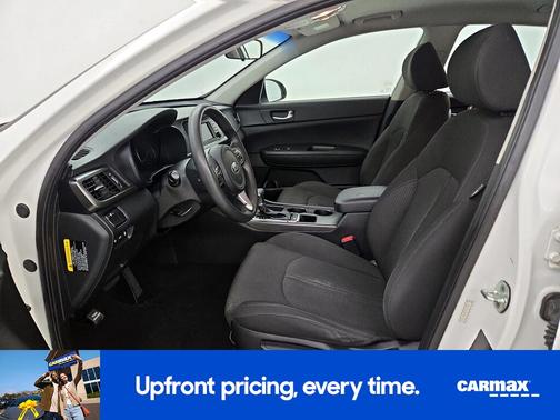 White 2016 Kia Optima LX