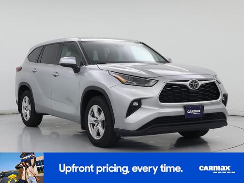 Silver 2024 Toyota Highlander LE