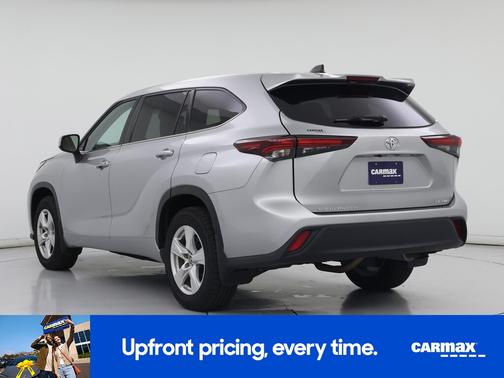 Silver 2024 Toyota Highlander LE