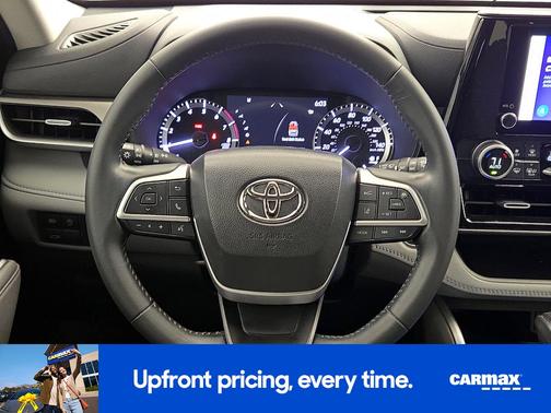 Gray 2023 Toyota Highlander LE