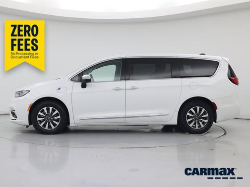 White 2023 Chrysler Pacifica Hybrid Limited