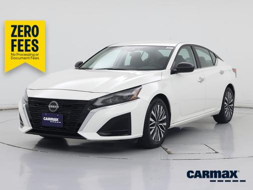 White 2025 Nissan Altima SV