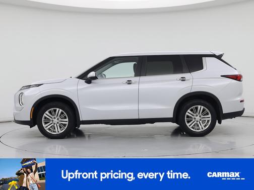 White 2024 Mitsubishi Outlander ES
