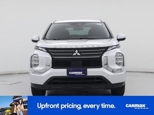 White 2024 Mitsubishi Outlander ES