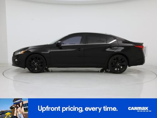 Black 2022 Nissan Altima SR
