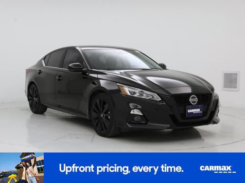 Black 2022 Nissan Altima SR
