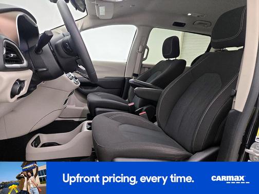 2024 Chrysler Voyager LX