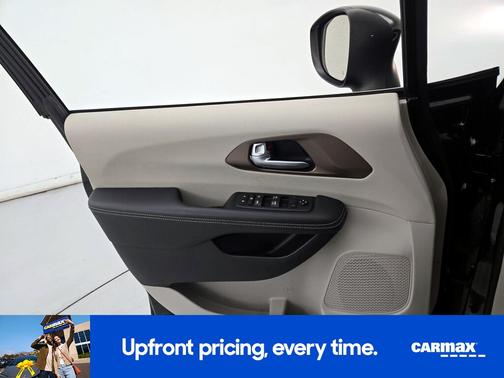 2024 Chrysler Voyager LX