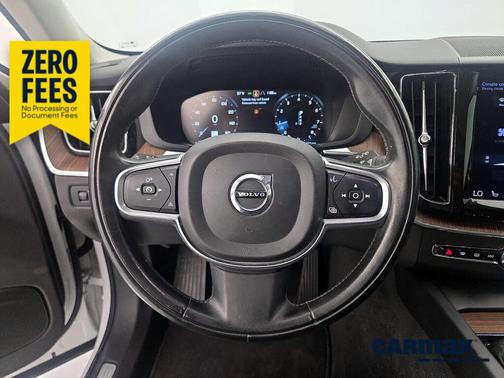 White 2019 Volvo XC60 T6 Momentum