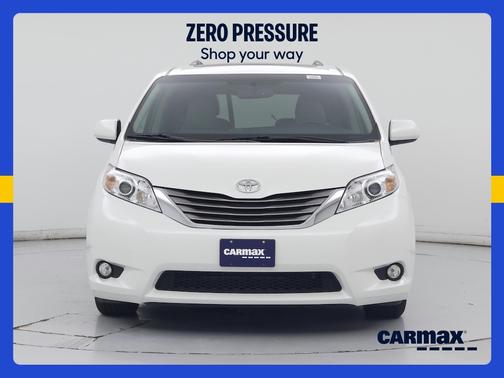 White 2015 Toyota Sienna XLE