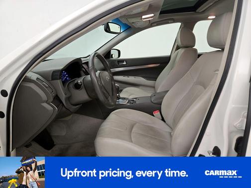 White 2015 INFINITI Q40