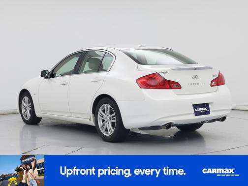 White 2015 INFINITI Q40