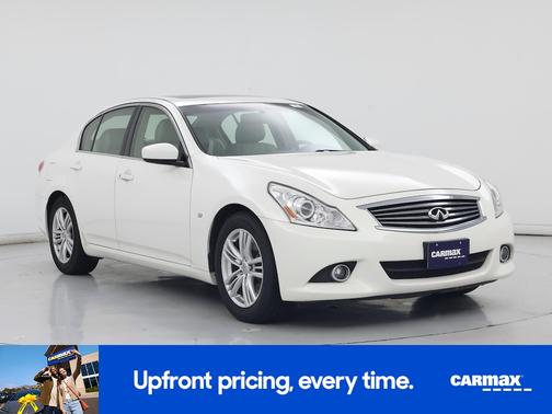 White 2015 INFINITI Q40