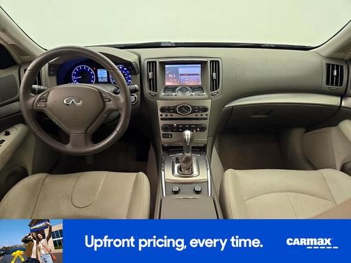 White 2015 INFINITI Q40